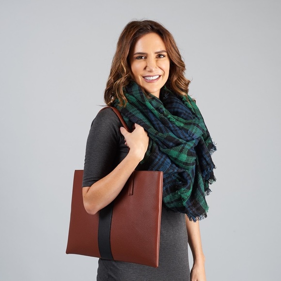 NWT VINCE CAMUTO DARK RUM LEATHER LUCK TOTE - Picture 2 of 8